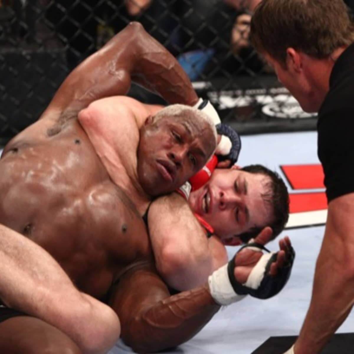 Roger Gracie submiting Kevin Randleman via rear naked choke in Strikeforce.